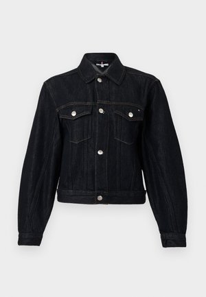 Giacca di denim scuro con collo a risvolto, bottoni a pressione argentati, due tasche sul petto e design corto. Presenta cuciture visibili e maniche lunghe.