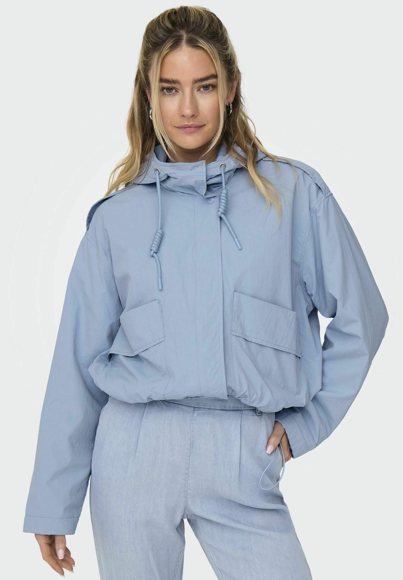 ONLY ONLMAMBA Short - Lichte jas - soft chambray/lichtblauw