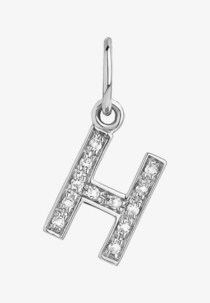 Colgante de letra "H" en plata con piedras preciosas transparentes incrustadas, que cuenta con un acabado pulido y un aro redondeado para su sujeción.