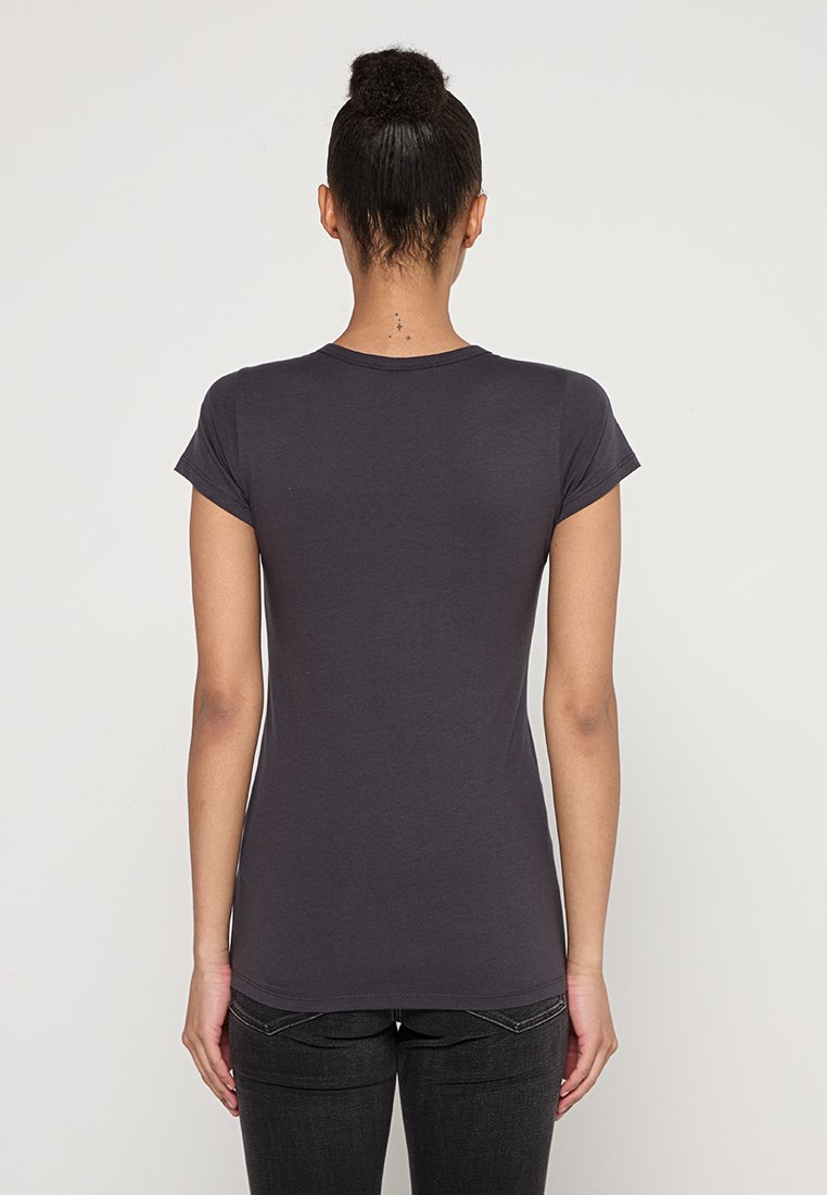 Czarna szara dopasowana koszulka z krótkim rękawem, okrągłym dekoltem i gładką bawełnianą teksturą, prezentująca prosty i czysty design z tyłu.