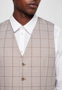 Shelby & Sons WAINWRIGHT - Γιλέκο κοστουμιού - cream