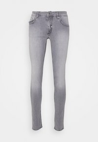 Jeans skinny de denim gris con una cintura de altura media, diseño clásico de cinco bolsillos y un sutil desgastado. Presenta un cierre de botón metálico y detalles de costura.