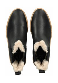 Botas de tobillo de cuero negro con forro de piel sintética, suela de goma color tostado, paneles laterales elásticos y lengüeta en la parte posterior para facilitar el uso.