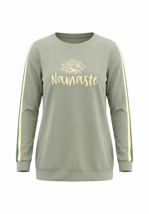 Sweat-shirt vert clair à manches longues avec des rayures jaunes sur les manches, présentant une fleur de lotus et le texte "Namaste" sur le devant.