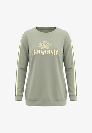 Hellgrünes Sweatshirt mit langen Ärmeln und gelben Streifen an den Ärmeln, mit einer Lotusblume und dem Schriftzug "Namaste" auf der Vorderseite.