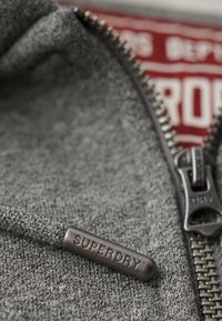 Superdry & Co ESSENTIAL LOGO HOOD TRACK  - Sudadera con cremallera - volcanic black grit