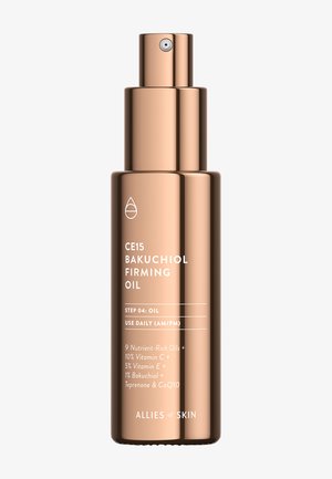 Flacone metallico con pompa etichettato CE15 Bakuchiol Firming Oil di Allies of Skin con ingredienti del prodotto e istruzioni per l'uso.