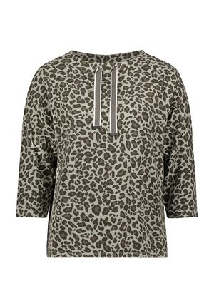 Haut à imprimé léopard en vert olive et marron. Présente une coupe ample, des manches trois-quarts, et un détail noué à l'avant avec des accents gris.