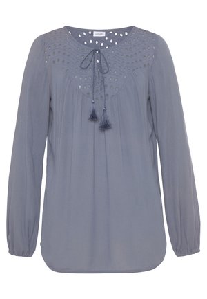 Grijze blouse met lange mouwen, ronde hals, kantinzetstuk en kwastjes aan de voorkant in het midden.