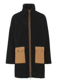 Zwarte fleecejack met een hoge kraag, voorzien van een ritssluiting aan de voorkant en twee beige opgestikte zakken aan de onderkant. Zachte textuur overal.