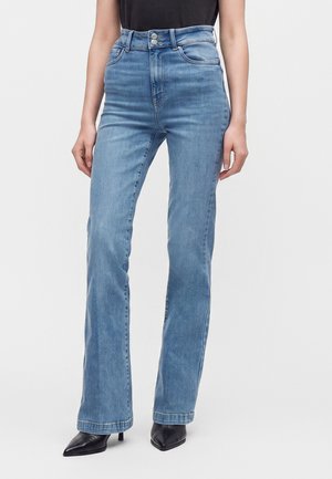 Vero Moda Tall, VMTANNA  - Flared Jeans - light blue denim