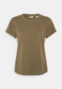 Oliwkowa koszulka typu T-shirt z okrągłym dekoltem, krótkimi rękawami oraz małym czerwonym logo na lewej piersi. Wykonana z miękkiego, oddychającego materiału bawełnianego.