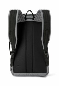 Zwarte rugzak met een polyester rugpaneel, grijze accenten, verstelbare schouderbanden en een ergonomisch ontwerp. Het is gemaakt van duurzame materialen en heeft een gestructureerde vorm.