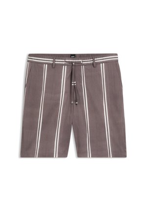 Brązowe szorty z pionowymi białymi paskami, ściągaczem w pasie, szlufkami na pasek, bocznymi kieszeniami oraz czarną metką na środku pasa.