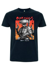 Czarny bawełniany t-shirt z grafiką postaci w zbroi, trzymającej broń, na pomarańczowym tle z japońskim tekstem.