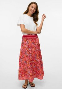 Vero Moda VMSWIP LANGER - Jupe longue - high risk red
