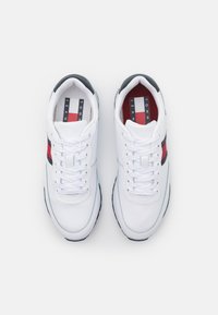 Tommy Jeans RUNNER - Zapatillas - white