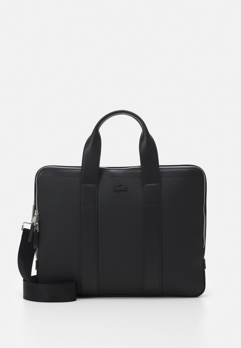 Mala para laptop preta feita de material texturizado, com alças duplas no topo, uma alça de ombro destacável e fecho com zíper.