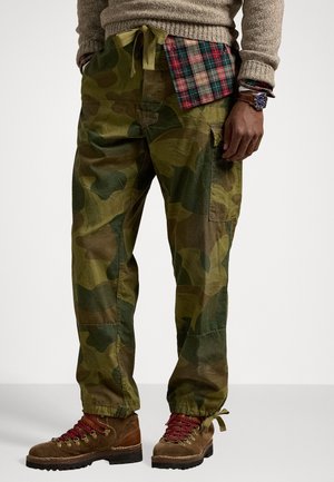 Polo Ralph Lauren BEACHCOMBER RELAXED CAMO CARGO PANT - Cargo hlače - paint stroke