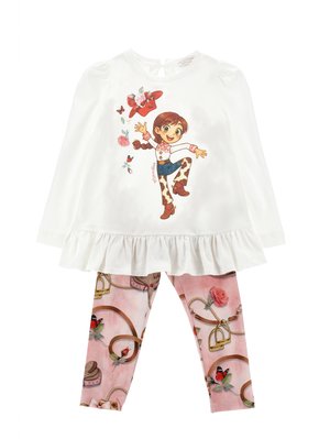 Hvid langærmet top med tegneserie cowgirl og roser print, kombineret med lyserøde leggings med blomster-, sommerfugl- og stigemønstre.