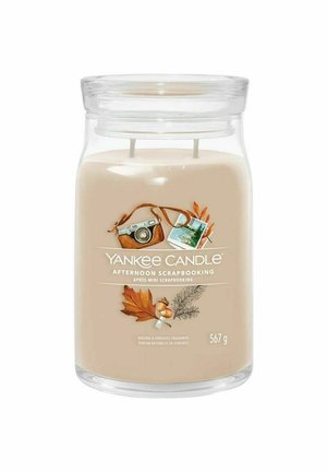 YANKEE CANDLE SIGNATURE LARGE JAR AFTERNOON SCRAPBOOKING 567G - Doftljus - beige