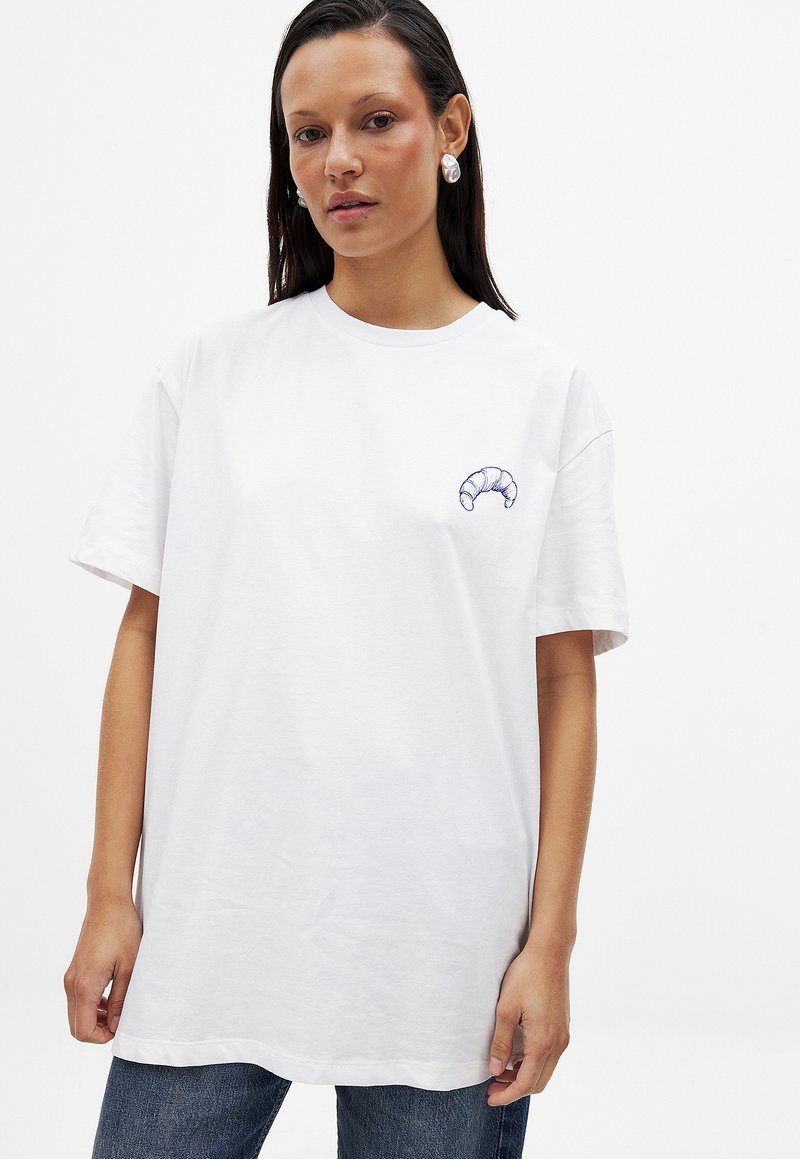 NA-KD OVERSIZED Print T-shirt slow mornings/white