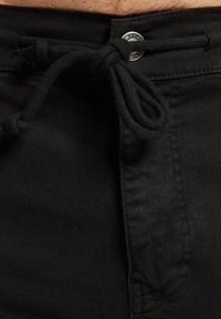 2Y Premium BASIC - Kargopüksid - black