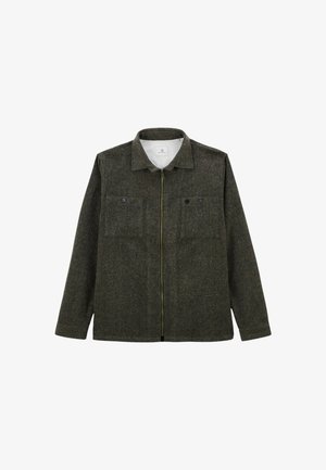 Veste en laine vert olive avec fermeture éclair à l'avant, col montant, deux poches poitrine et finition texturée. Dispose de boutons noirs pour les fermetures des poches.