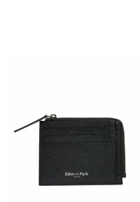 Portefeuille en cuir noir à finition texturée, doté de plusieurs emplacements pour cartes, d'un compartiment zippé et d'un logo en bas.