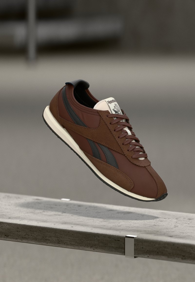 Reebok Classic R400 UNISEX - Trainers - campus brown/washed black/dark ...