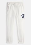 OLYMPICS FLAG FLEECE SWEATPANT - Долнище на анцуг - white