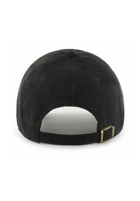 Cappellino nero dalla forma arrotondata e texture in suede, con una clip metallica regolabile sul retro e fori di ventilazione ai lati.