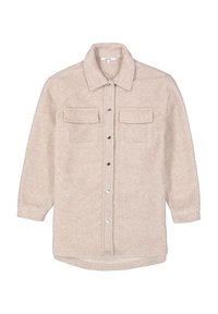 Chaqueta de camisa de forro polar, color beige claro, de mangas largas, con botones en la parte delantera, dos bolsillos de parche con solapas, dobladillo redondeado, textura suave.