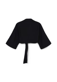 Schwarze gekürzte Jacke mit weiten Glockenärmeln, einem Kragen und einem Rückengurt. Glatter Stoff ohne sichtbare Muster oder Akzente.