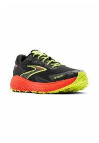 Zapatilla de correr en negro y gris con cordones y detalles en amarillo brillante, con un upper texturizado, una entresuela roja acolchada y una suela robusta.