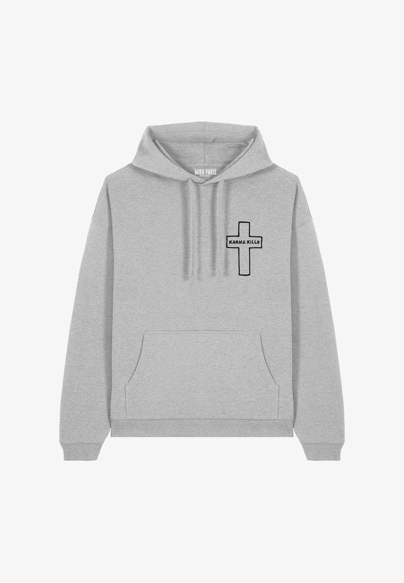 Sweat à capuche gris en tissu doux, avec une poche avant, une capuche à cordon de serrage, et une broderie noire "KARMA KILLS" avec un design de croix sur la poitrine.
