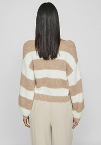 VILA GESTREIFTER - Strickpullover - cloud dancer