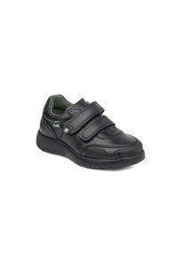 Zapato de cuero negro con dos correas de velcro, puntera redondeada, interior acolchado y suela de goma texturizada. Presenta un forro verde.