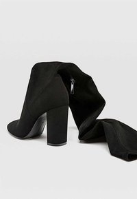 Stradivarius Botas mosqueteras - black