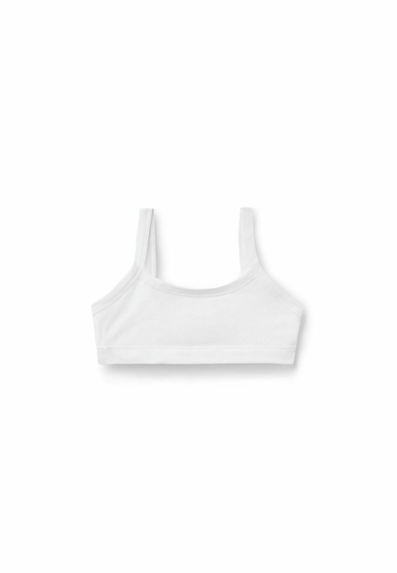 Bílý bavlněný crop top podprsenka s tenkými ramínky, bezešvým designem a měkkou texturou. Žádné další zdobení nebo vzory.