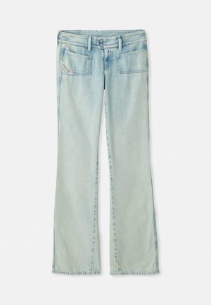 Lys blå jeans laget av denim, med rett ben-design, to frontlommer og to baklommer. Falmet tekstur gjennom hele.