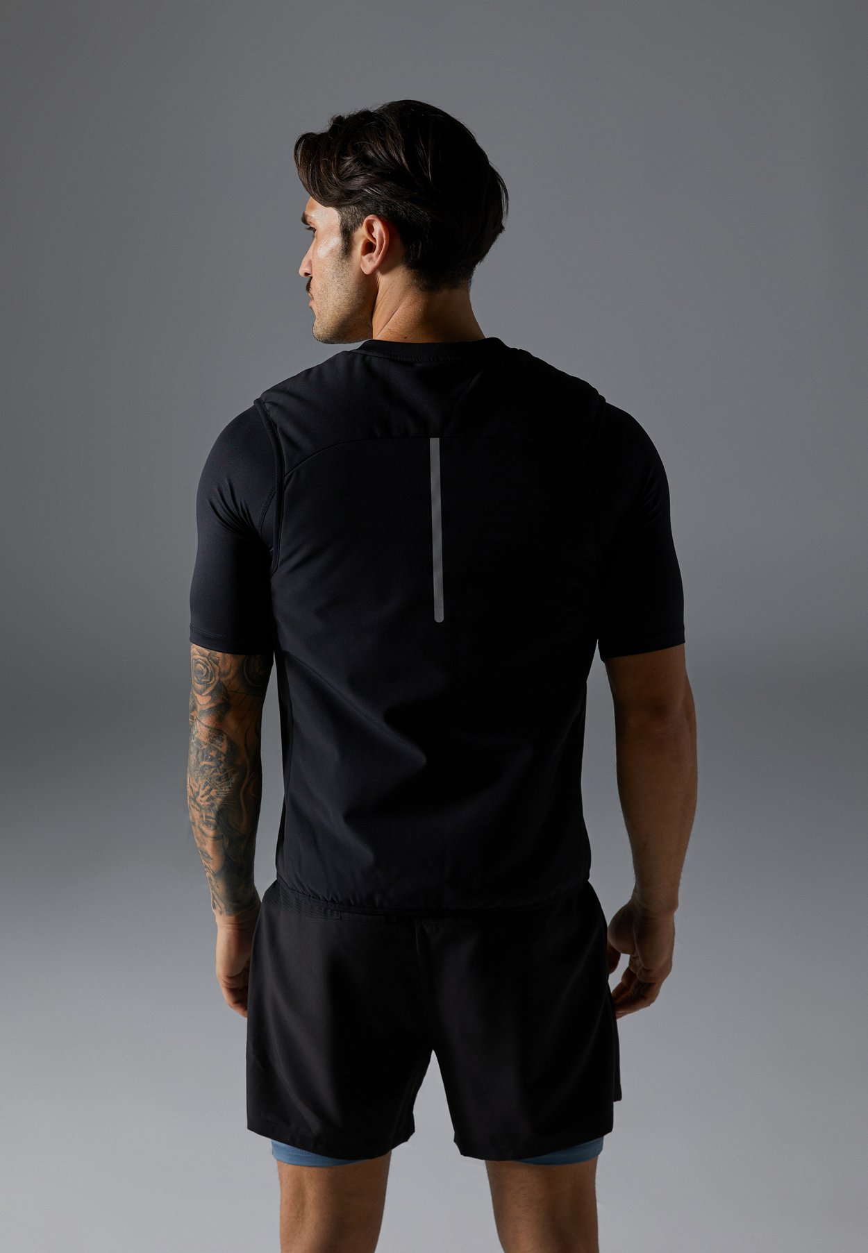 SLEEVELESS ZIP UP TRAINING GILET WITH POCKETS