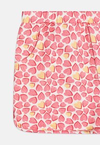 Růžová sukni z látky se vzorem opakujících se srdcí v červené a žluté barvě, s kapsami a pružným pasem. Měkká textura.