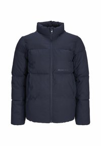 Marineblå quiltet jakke med høj krave, frontlynlås og quiltet tekstur. Har to brystlommer og diskret branding på siden.