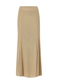 Beige ribbestrikket maxiskørt med en tætsiddende talje, der har to sideslidser for let bevægelse og en glat tekstur gennem hele skørtet.