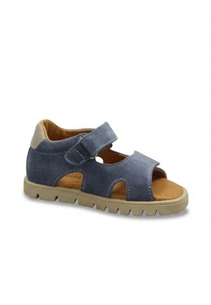 Sandalo da bambino in suede blu con suola beige flessibile, cinturino con velcro regolabile e design aperto su punta e tallone per la traspirabilità.