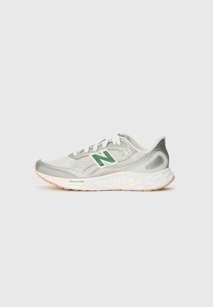 FRESH FOAM ARISHI V4 - Trail hardloopschoenen - raincloud/silver-coloured