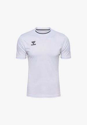 Hvid atletisk skjorte lavet af glat, letvægtsstof. Har en rund halsudskæring, korte ærmer og et sort logo på brystet.