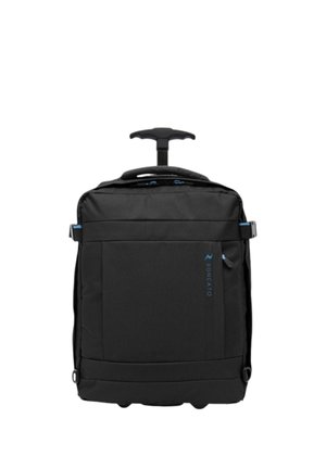 Valigia morbida nera con tasca frontale con zip, manico estensibile, fibbie laterali e piccole ruote per la mobilità a rotelle.