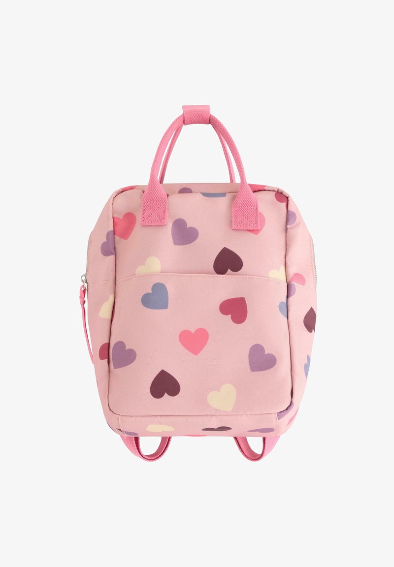 Lyserød rygsæk med hjerte mønster i forskellige farver. Har dobbelt top håndtag, en lynlås lukning og en forlomma til ekstra opbevaring.